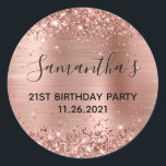 Glittery Roos Gold Foil 21st Birthday Party Ronde Sticker<br><div class="desc">Creëer je eigen 21ste verjaardagsfeest bevoordeelt stickers of envelopzegels. Meisjes faux dun roos goudglitter op de boven- en onderrand, over een faux roze bruine roos gouden brute metaal folie. Pas de lettertypestijlen aan om uw eigen favoriete sticker te creëer voor haar speciale viering. De belangrijkste kleuren zijn roze, blozen, roos...</div>