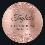 Glittery Roos Gold Foil 21st Birthday Ronde Sticker<br><div class="desc">Creëer je eigen 21ste verjaardagsfeestje is goed voor stickers. Meisjes faux dun roos goudglitter op de boven- en onderrand, over een faux roze bruine roos gouden brute metaal folie. Pas de lettertypestijlen aan om uw eigen favoriete sticker te creëer voor haar speciale viering. Een klassieke elegante kalligrafie die met een...</div>