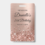 Glittery Roos Gold Foil Modern 21st Birthday Badge<br><div class="desc">Creëer je eigen faux glittery roos Gold folie stijlvolle mijlpaal 21ste verjaardag viering VIP stijl badge nodigt haar uit. Voeg uw eigen sociale media URL in de QR code sjabloon met ruimte voor tekst zoals de hashtag van uw speciale gebeurtenis toe. De achtergrond is voorzien van een korrelig glazuur met...</div>