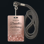 Glittery Roos Gold Foil Modern 21st Birthday Badge<br><div class="desc">Creëer je eigen faux glittery roos Gold folie stijlvolle mijlpaal 21ste verjaardag viering VIP stijl badge nodigt haar uit. Voeg uw eigen sociale media URL in de QR code sjabloon met ruimte voor tekst zoals de hashtag van uw speciale gebeurtenis toe. De achtergrond is voorzien van een korrelig glazuur met...</div>