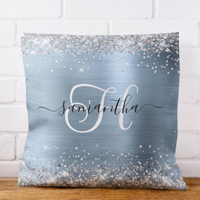 Glittery Silver en Light Blue Monogrammen Kussen (Glittery Silver and Light Blue Monogrammed Throw Pillow)