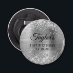 Glittery Silver Foil 21st Birthday Button Flesopener<br><div class="desc">Creëer uw eigen 21ste verjaardagsfeestgunsten. Girly faux sparkly silver glitter over een faux geborsteld metal stijl ombre folie. Pas de lettertypestijlen aan creëer uw eigen ontwerp van de de flessenopener van de gunst voor haar speciale viering aan. Een klassieke elegante kalligrafie gecombineerd met een all petten serif lettertype.</div>