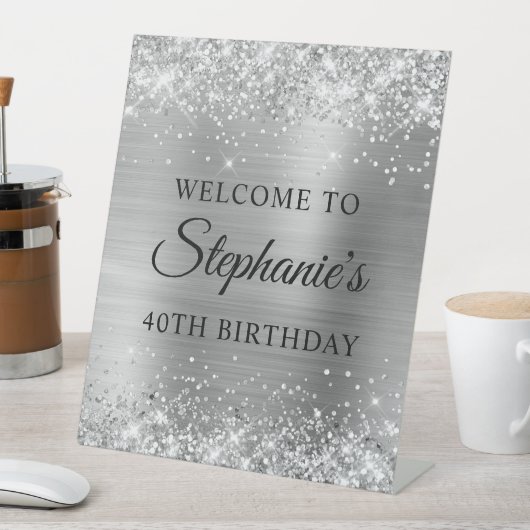 Glittery Silver Foil 40th Birthday Reclamebord Met Voetstuk (Insitu)