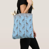 Glittery Silver Giraffe over Dreamweaver Blue Tote Bag (Dichtbij)