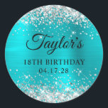 Glittery Silver Turquoise Blue Folie 18th Birthday Ronde Sticker<br><div class="desc">Creëer je eigen 18e verjaardagsfeest bevoordeelt stickers. Meisjes faux sparkly Silver Glitter op de boven- en onderrand, over een faux aqua turquoise blue brush metal style ombre folie. Pas de lettertypestijlen aan om uw eigen favoriete sticker te creëer voor haar speciale viering. Een klassieke elegante kalligrafie die met een al...</div>