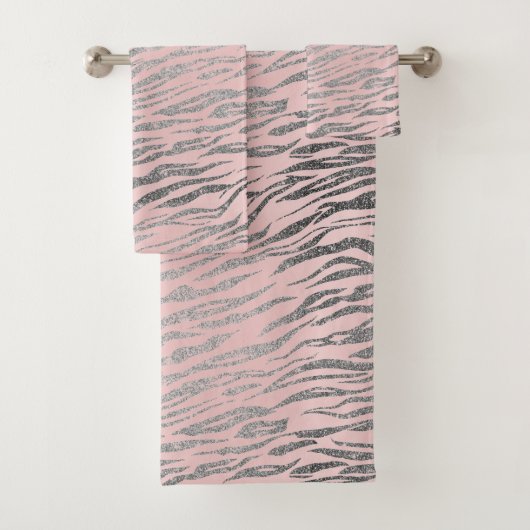 Glittery Zilveren Zebra Print op Roze Blush Bad Handdoek (Insitu)