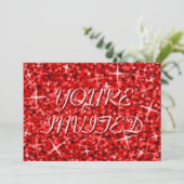 Glitz Red 'You're Invited' uitnodiging roze tekst (Staand voorkant)