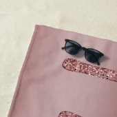 Glitzy GlamRose Gold Driving Glitter Monogram Strandlaken (In situ)