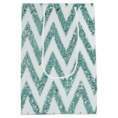 Glitzy Green White Chevron Stripes Kerstmis Medium Cadeauzakje (Achterkant)
