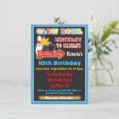 Gloed in de donkere bowling party uitnodigingen (Staand voorkant)