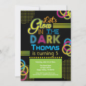 Gloed in de uitnodiging van het donkere verjaardag (Voorkant)