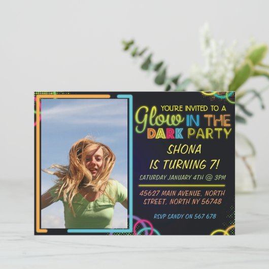 Gloed in de uitnodiging voor de geboorte van de do (Staand voorkant)