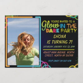 Gloed in de uitnodiging voor de geboorte van de do