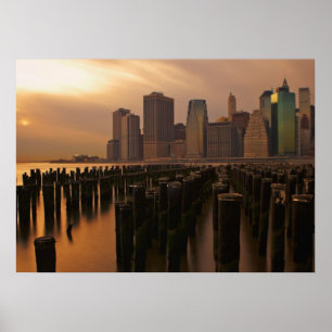 Gloed van zonsondergang tijdens de stormachie in h poster