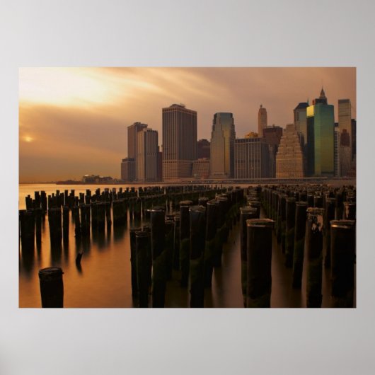 Gloed van zonsondergang tijdens de stormachie in h poster (Voorkant)