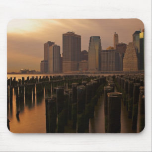 Gloed van zonsondergang tijdens de stormachie over muismat