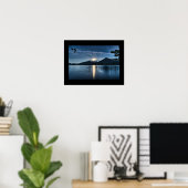 Gloedvolle Maan boven het Meer Poster (Thuiskantoor)