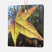 Gloeiend zure bladeren in het bos keramisch ornament (Links)