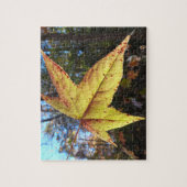 Gloeiend zure bladeren in het bos legpuzzel (Verticaal)