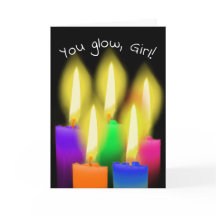 Gloeiende aardekaarsen op zwart