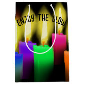 Gloeiende aardekaarsen op zwart medium cadeauzakje (Voorkant)