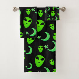 Gloeiende aliens, halve maan en sterren op zwart bad handdoek