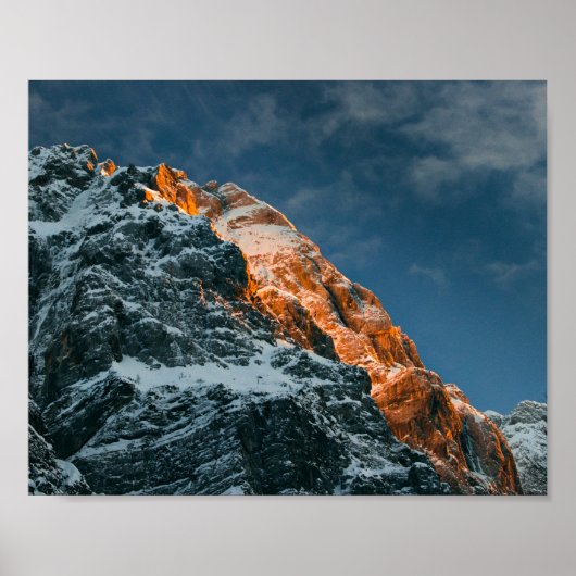 Gloeiende berg bij zonsondergang poster (Voorkant)