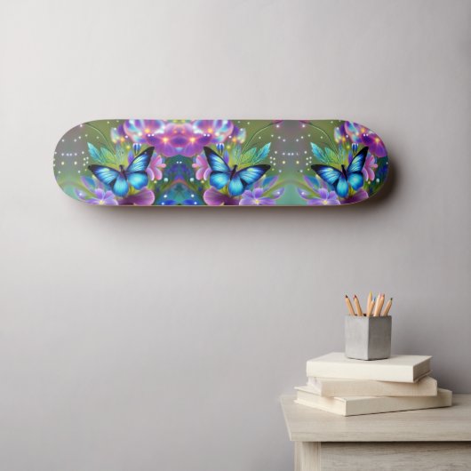 Gloeiende blauwe vlinder in Fairy Garden Persoonlijk Skateboard (Muurkunst (Horizontaal))