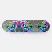 Gloeiende blauwe vlinder in Fairy Garden Persoonlijk Skateboard (Horizontaal)