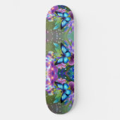 Gloeiende blauwe vlinder in Fairy Garden Persoonlijk Skateboard (Voorkant)