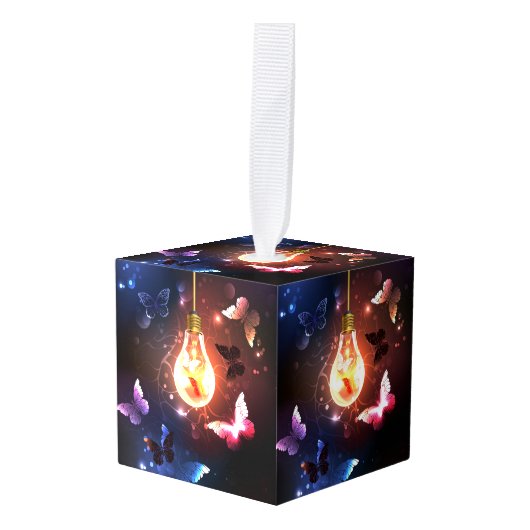 Gloeiende gloeilamp met nachtvlinders decoratie (Voorkant hoekig)