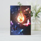 Gloeiende gloeilamp met nachtvlinders kaart (Staand voorkant)
