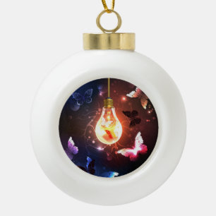 Gloeiende gloeilamp met nachtvlinders keramische bal ornament