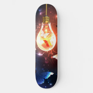 Gloeiende gloeilamp met nachtvlinders persoonlijk skateboard