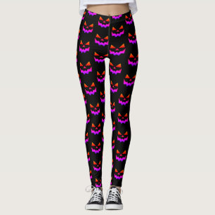Gloeiende Jack-o-lantaarn pompoen gezicht op zwart Leggings