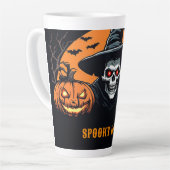 Gloeiende Jack O Lantern Met Halloween Skelet 🕸️ Latte Mok (Linkerhoek)