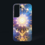Gloeiende Lotus Mandala telefoonhoesje Samsung Galaxy Hoesje<br><div class="desc">Versier je telefoon met dit boeiende abstracte digitale kunstwerk. Met een symmetrisch ontwerp gecentreerd rond een stralende vorm die lijkt op een lotus of mandala, straalt dit stuk helder, etherisch licht uit in verbluffende tinten blauw, paarse en gouden tegen een diepe, donkere achtergrond. De ingewikkelde patronen en levendige gloed roepen...</div>