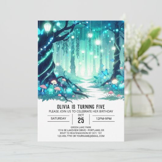 Gloeiende magische Woodland digitale verjaardag Kaart (Staand voorkant)