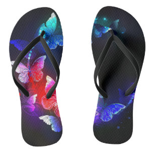 Gloeiende neon nacht vlinders op zwarte achtergron teenslippers