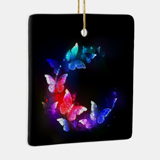 Gloeiende neon nachtvlinders op zwarte achtergrond keramisch ornament (Rechts)
