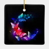 Gloeiende neon nachtvlinders op zwarte achtergrond keramisch ornament (Achterkant)