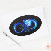 Gloeiende oneindigheid met blauwe roos ovale sticker (Envelop)