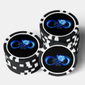 Gloeiende oneindigheid met blauwe roos poker chips (Opstapeling)