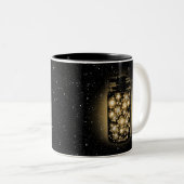 Gloeiende pot van vuurvliegen met nachtsterren tweekleurige koffiemok (Voorkant rechts)