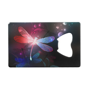 Gloeiende rode libellen creditkaart flessenopener