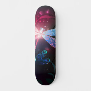 Gloeiende rode libellen persoonlijk skateboard