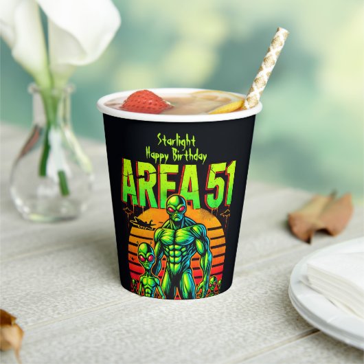 Gloeiende UFO's doemen op over Area 51 Papieren Bekers (Insitu)