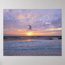 Gloeiende wolken boven zonsondergang