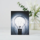 Gloeilamp op Roestvrij staalachtergrond Briefkaart (Staand voorkant)