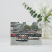 Gloriana passeert Tower Pier Briefkaart (Staand voorkant)